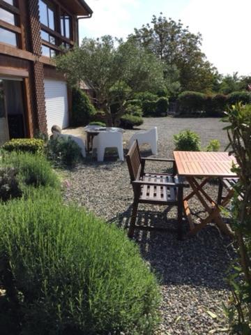 Bed and Breakfast Loft Atypique Villeneuve-de-Rivière Exterior foto
