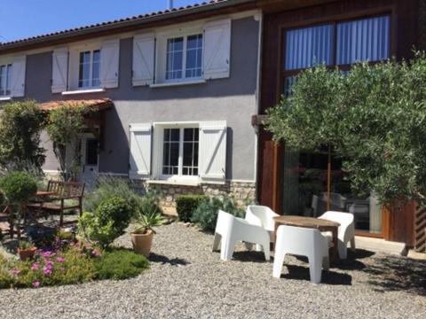Bed and Breakfast Loft Atypique Villeneuve-de-Rivière Exterior foto