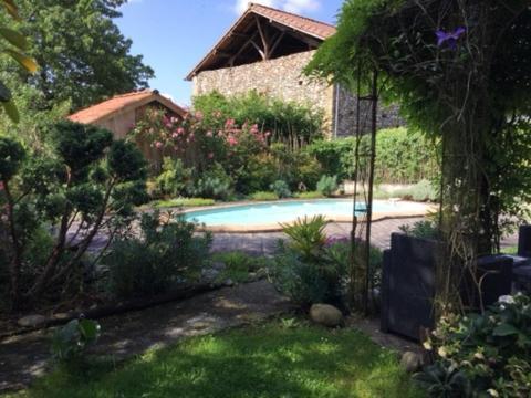 Bed and Breakfast Loft Atypique Villeneuve-de-Rivière Exterior foto