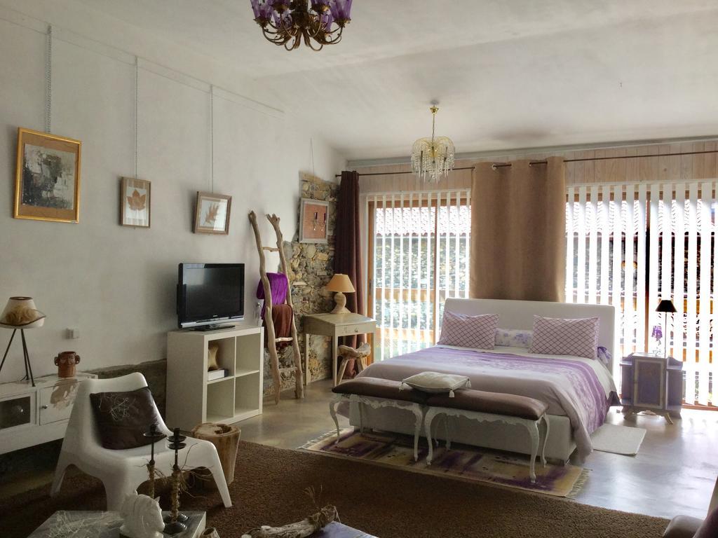 Bed and Breakfast Loft Atypique Villeneuve-de-Rivière Exterior foto