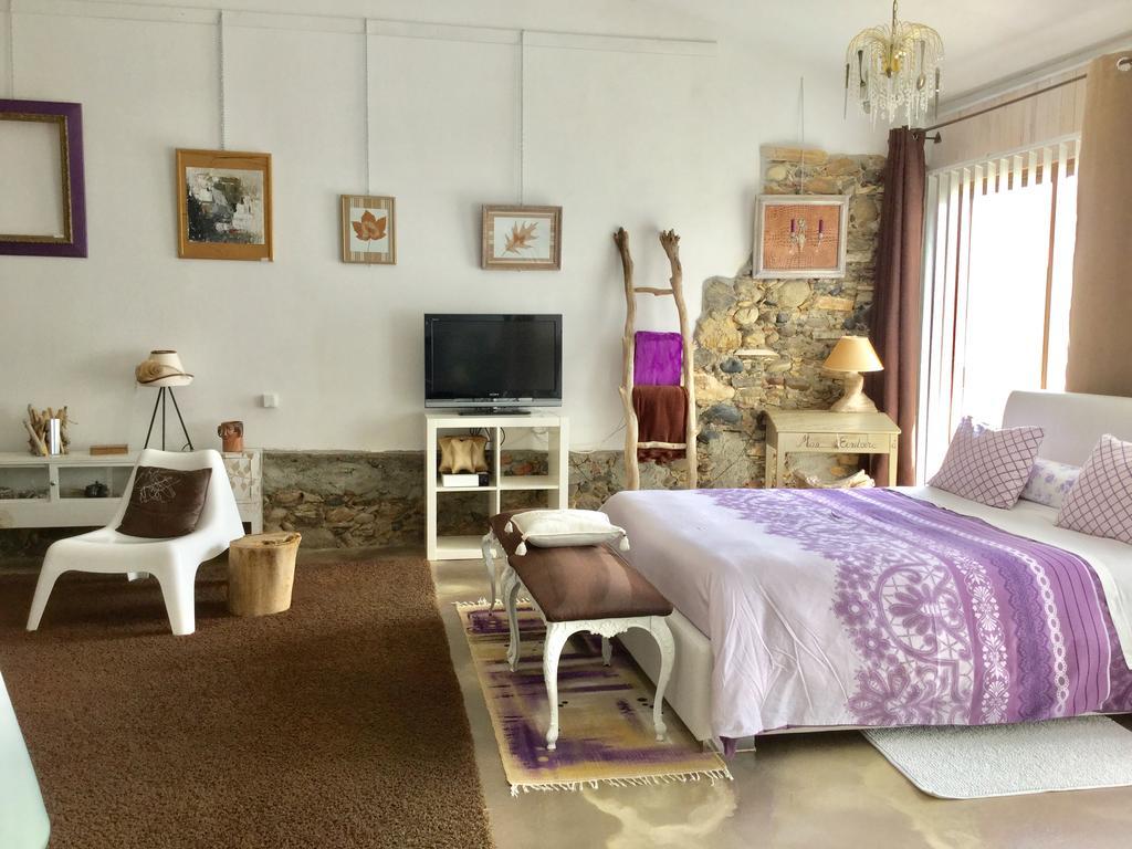 Bed and Breakfast Loft Atypique Villeneuve-de-Rivière Exterior foto